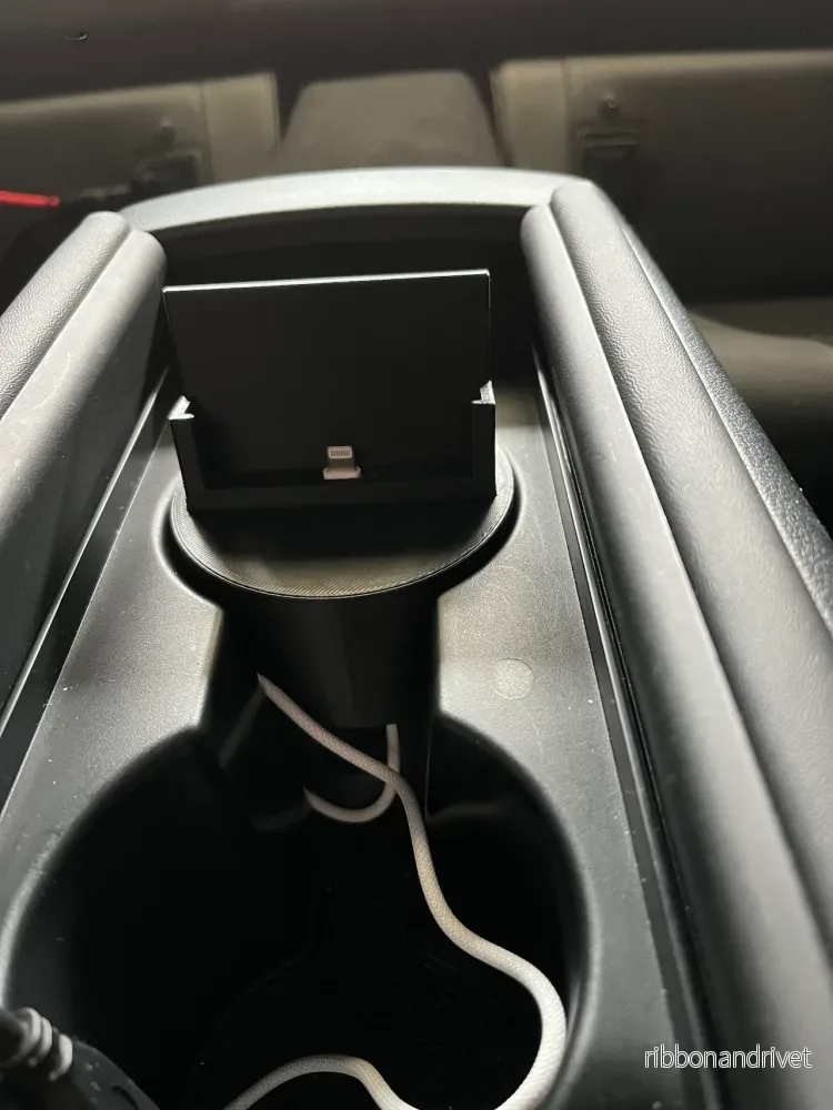 Laddningsdocka för iPhone Mini i mugghållare - Toyota GR86/Subaru BRZ (2022+)