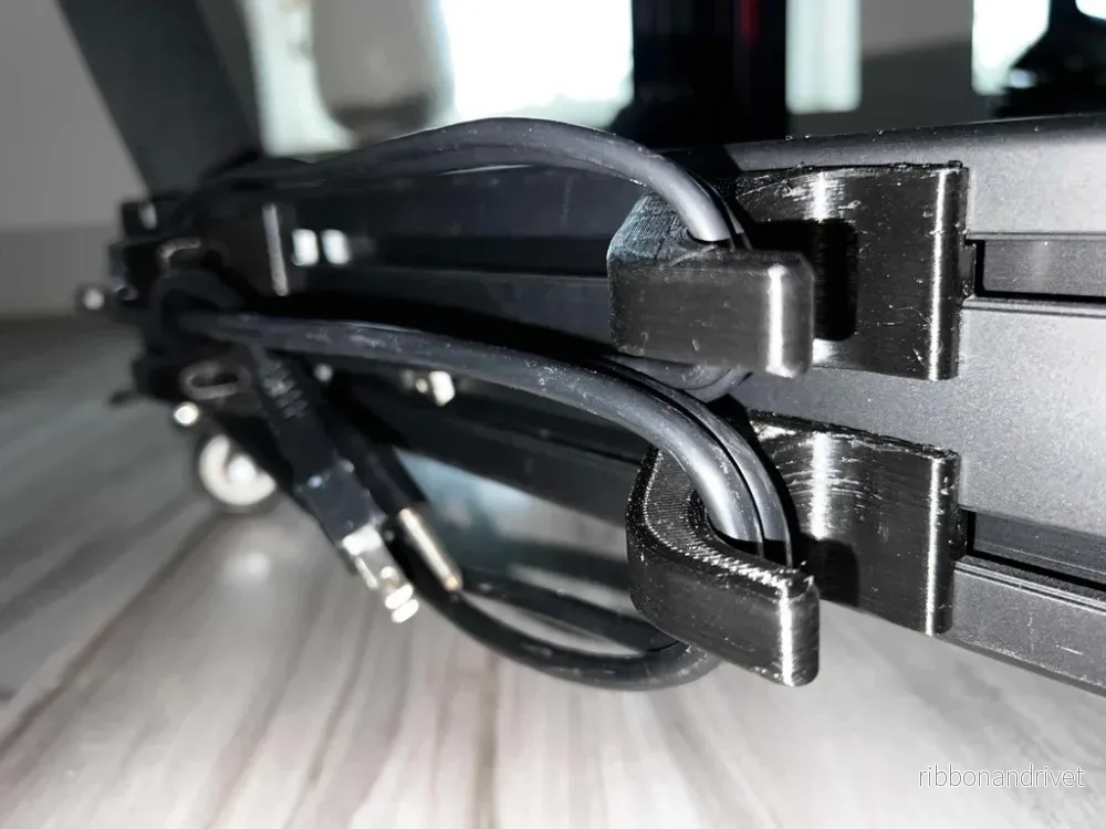 Kabelkrok för T-spårsprofiler i aluminium