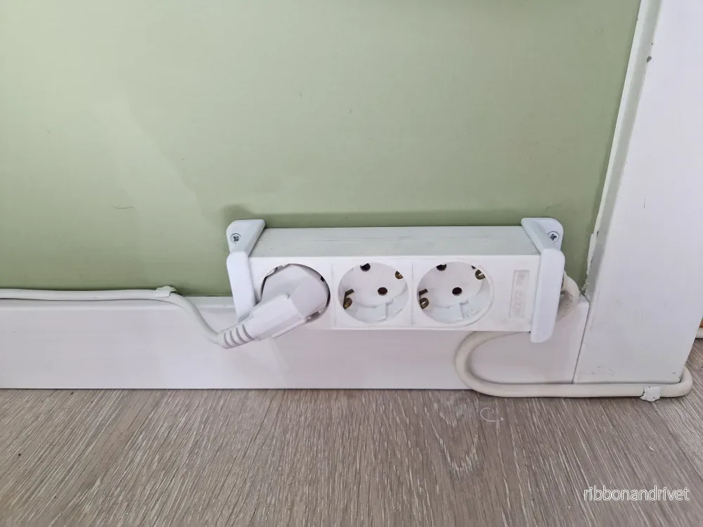 Praktisk fäste för förlängningskabel