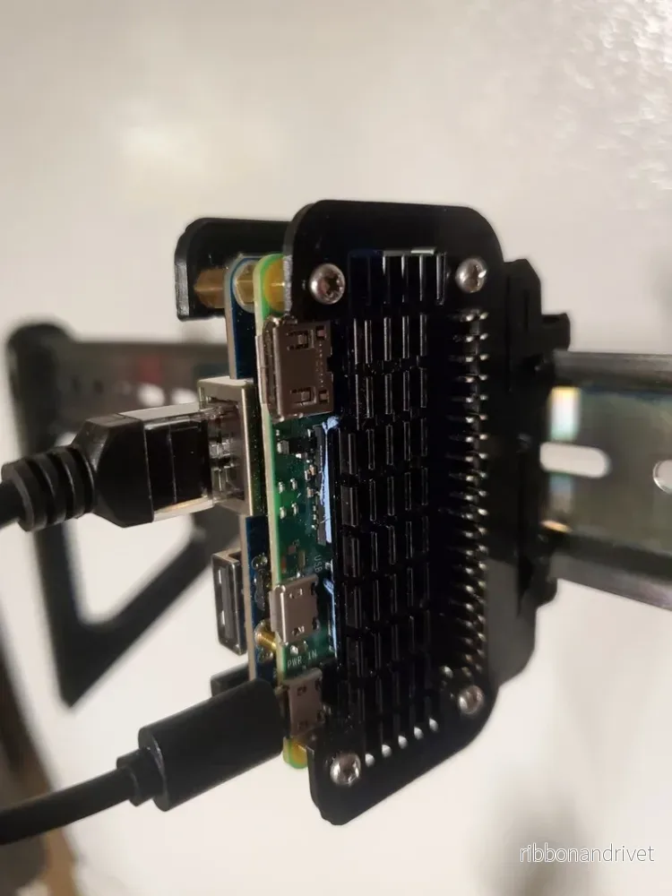 Vertikalt DIN-skenefäste för Raspberry Pi Zero och Zero 2 W - Bild 2