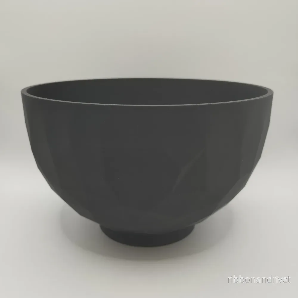 Stor low poly skål med fot