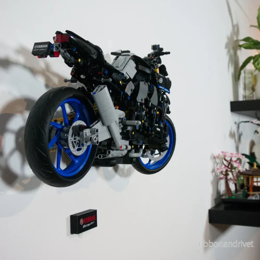 Väggfäste för LEGO Technic Yamaha MT-10 SP - Bild 2