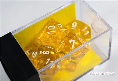 Chessex Genomskinlig Polyhedral 7-Tärningsset – Gul/Vit Chessex Genomskinlig Polyhedral 7-Tärningsset – Gul/Vit
