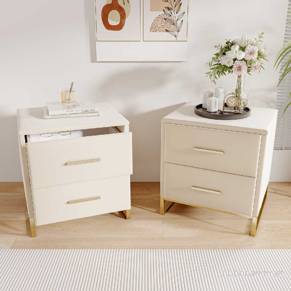 YELENARO Nattduksbord 2-pack i sammet – Beige med gulddetaljer & 2 lådor