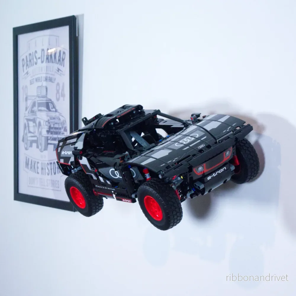 Väggfäste för LEGO Technic Audi RS Q E-Tron 42160