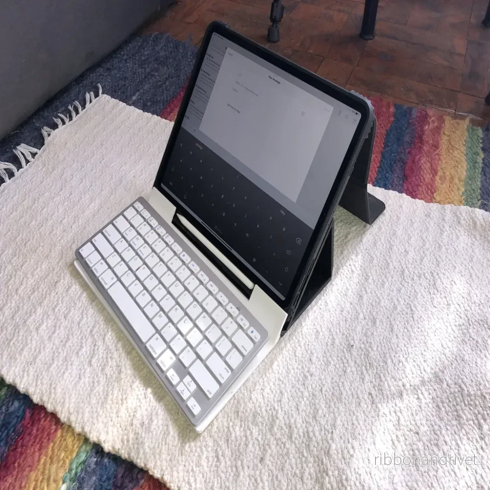 iPad Pro laptopstativ (för 12,9″ och mindre modeller) iPad Pro laptopstativ (för 12,9″ och mindre modeller)