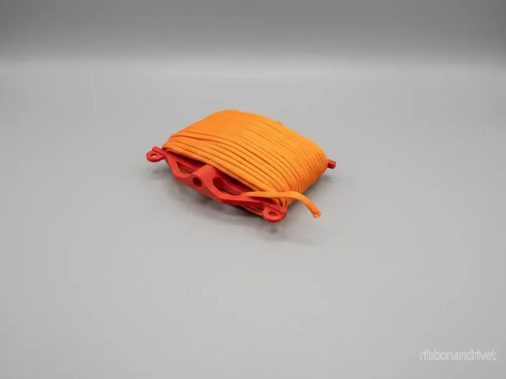 Kompakt snörrulle för 4 mm paracord