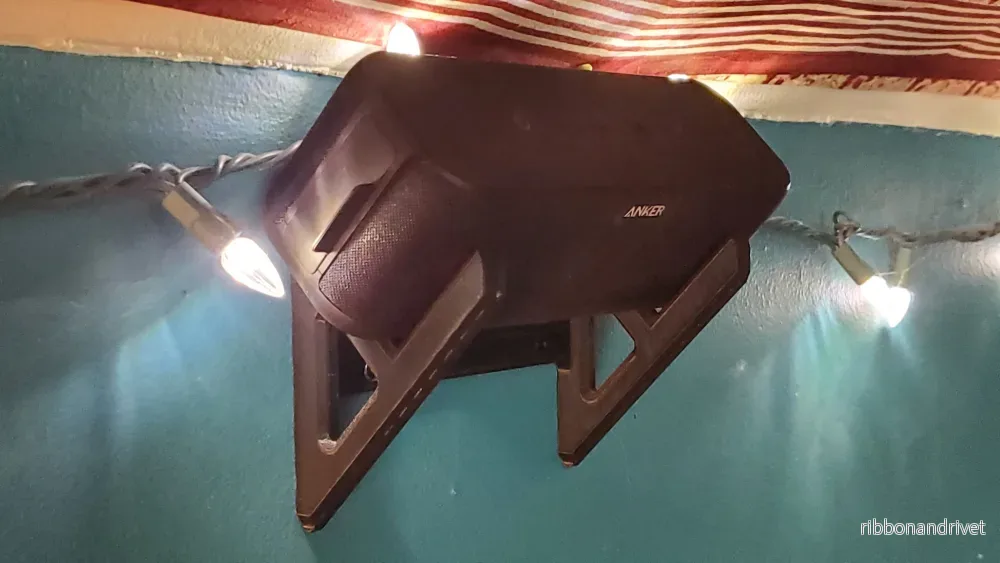 Väggfäste för Bluetooth-högtalare