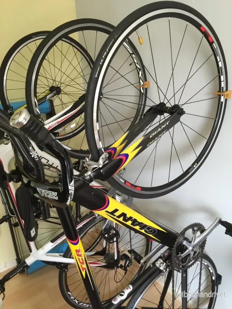 Väggmonterad cykelhållare för racercykel - Bild 3