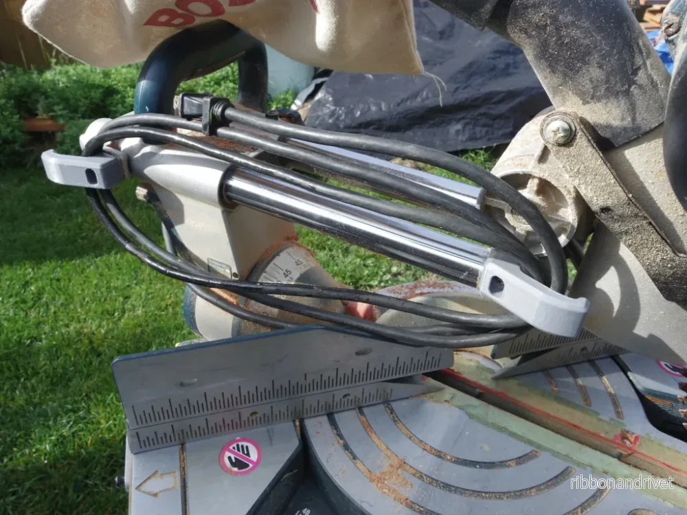 Kabelklämma för 10" Bosch geringssåg