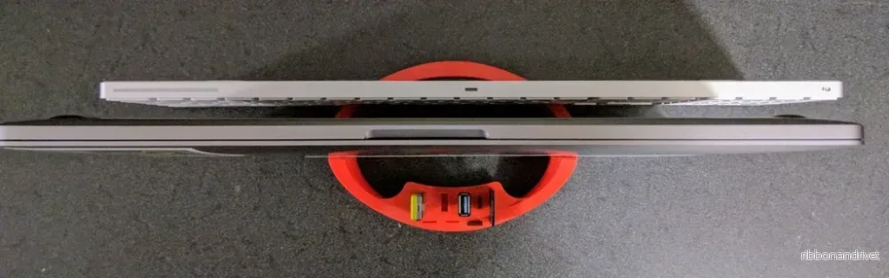 Macbook Pro 2017 15" stativ med integrerad förvaring - Bild 3