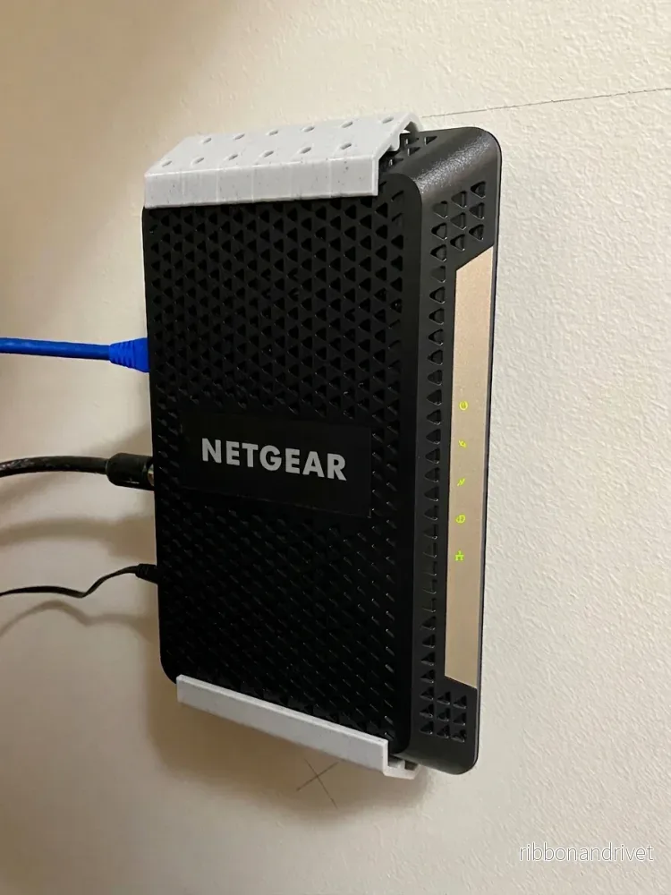 Netgear CM600 / CM1000 väggfäste – Optimera din nätverksinstallation Netgear CM600 / CM1000 väggfäste – Optimera din nätverksinstallation