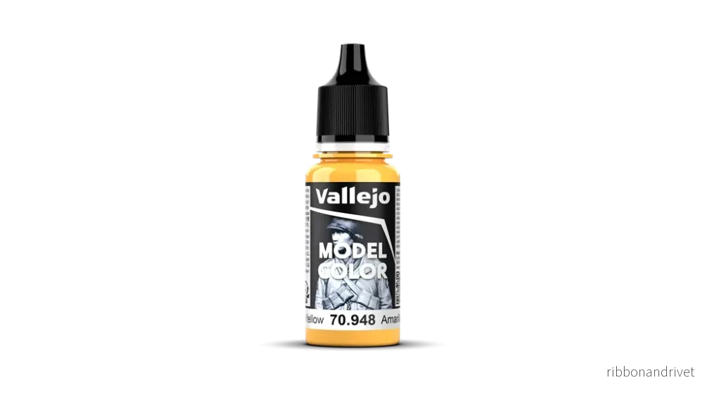 Vallejo - Model Color / Matt - 028 Golden Yellow 18 ml