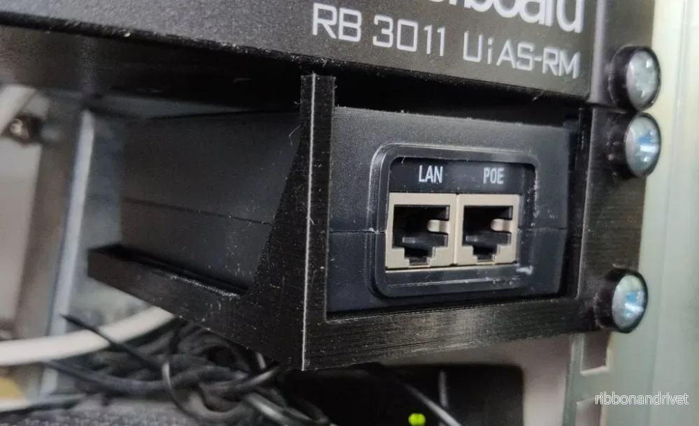 Ubiquiti PoE adapterhylla för rackmontering Ubiquiti PoE adapterhylla för rackmontering