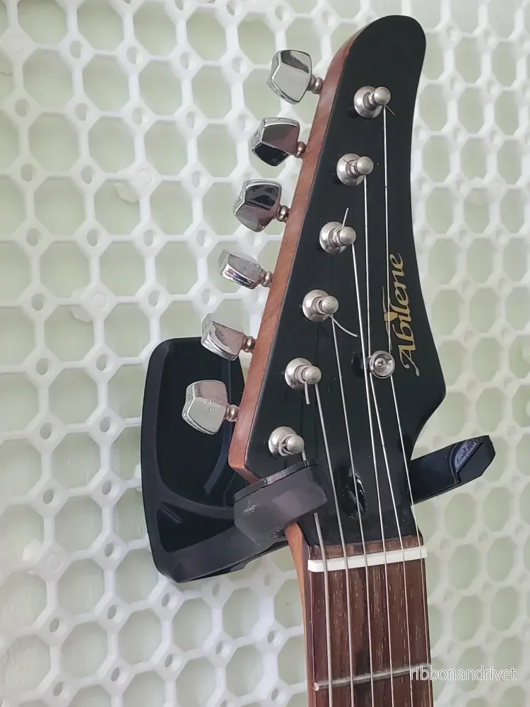 MultiBoard väggfäste för gitarr och instrument