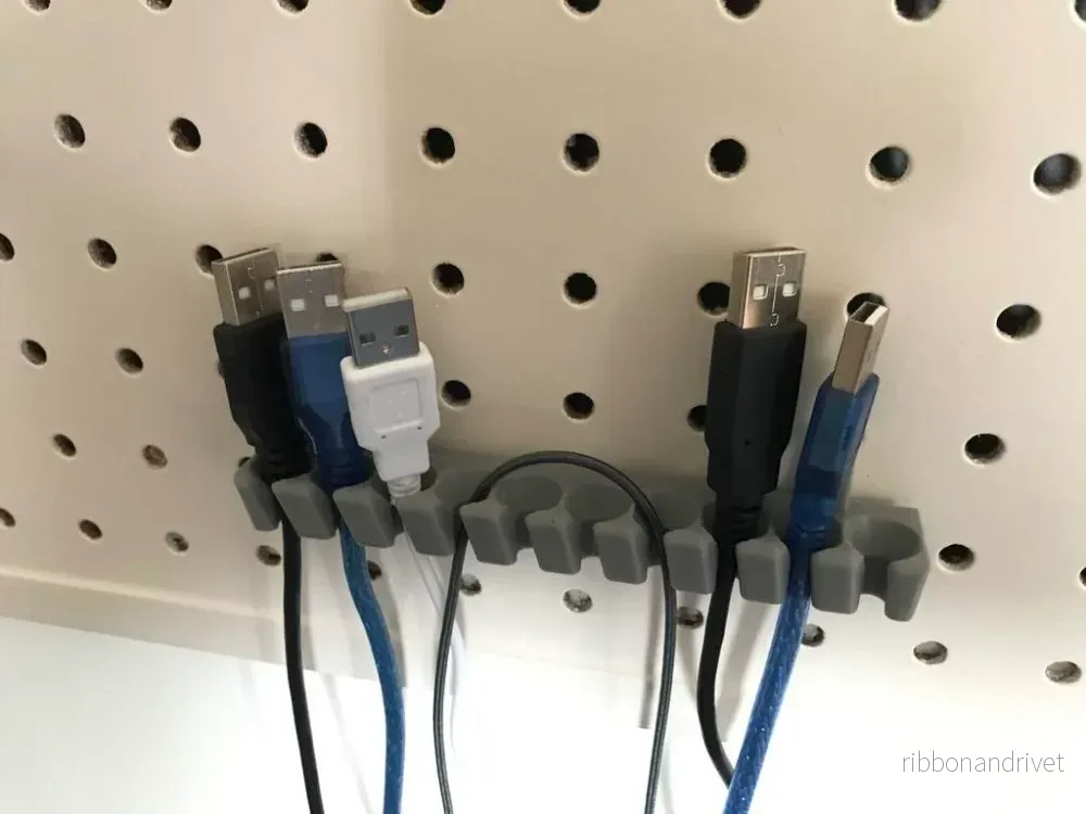 USB-kabelhållare för pegboard USB-kabelhållare för pegboard