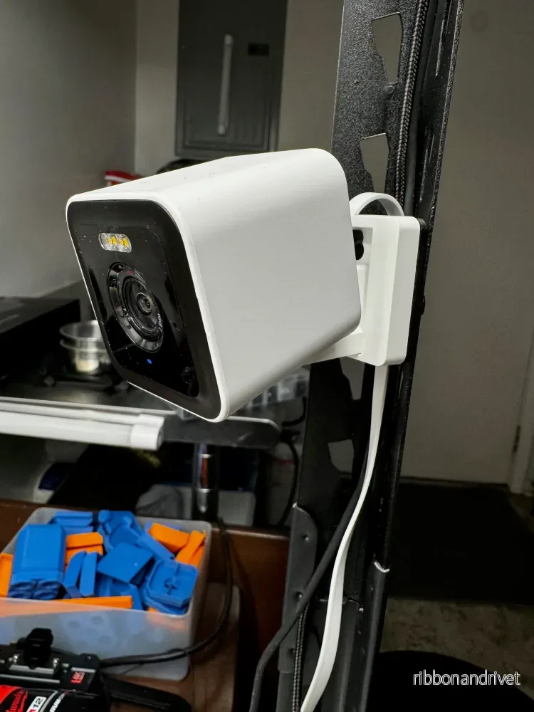 Wyze Cam v3 Husky Hörnhylla Montering – Optimerad Kameraplacering