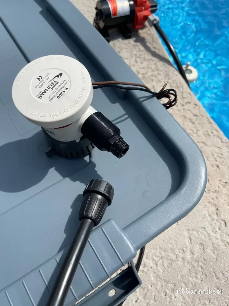 Adapter för länspump med 1/2″ droppslang och NPT-gänga Adapter för länspump med 1/2″ droppslang och NPT-gänga