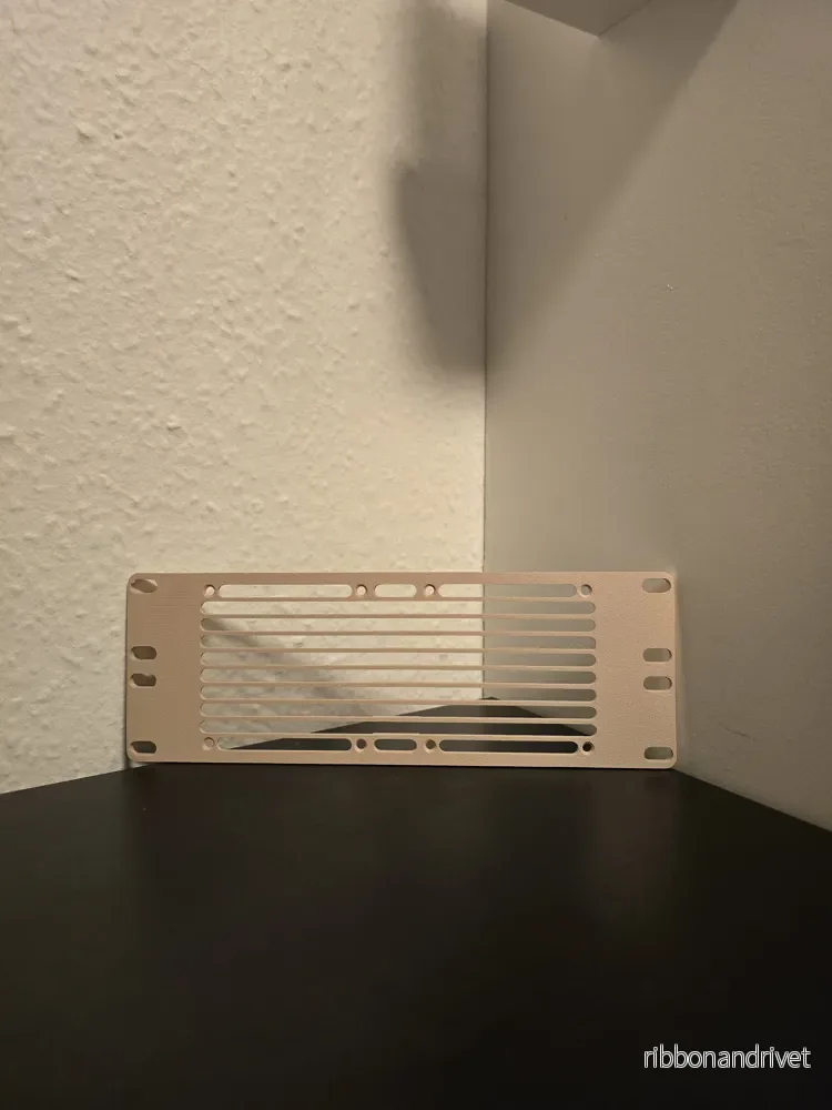 10" 2U Rackpanel för 80mm Fläkt - Bild 2