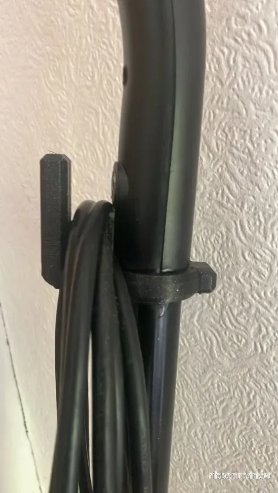 Praktisk kabelkrok för ångmopp och dammsugare