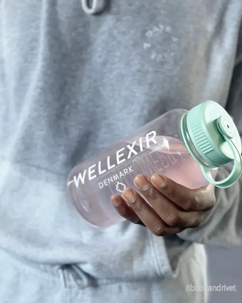 Premium Water Bottle 1000 ml. Premium Water Bottle 1000 ml.