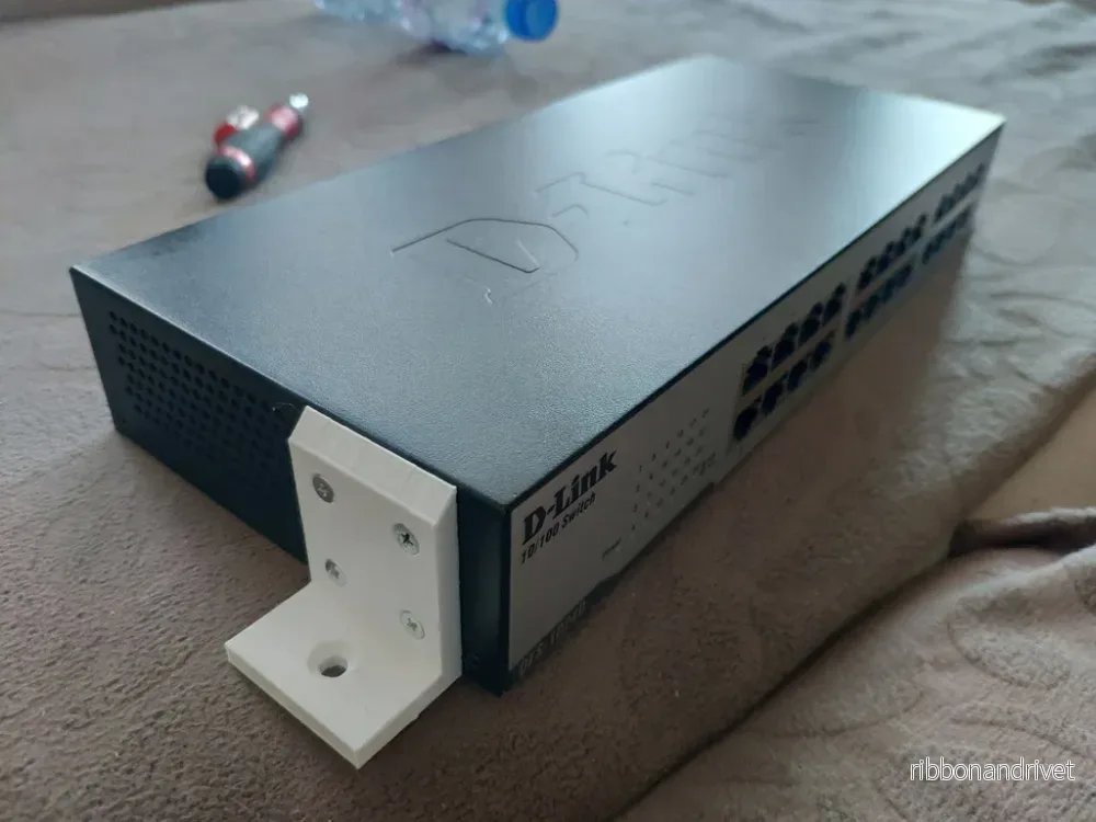 Vägg-/takfäste för D-Link DES-1024D