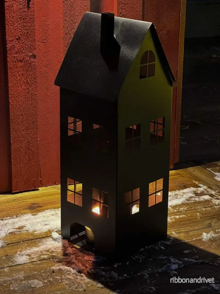HUSET - Ljuslykta - Plåthus - 60x25x25cm - Bild 2