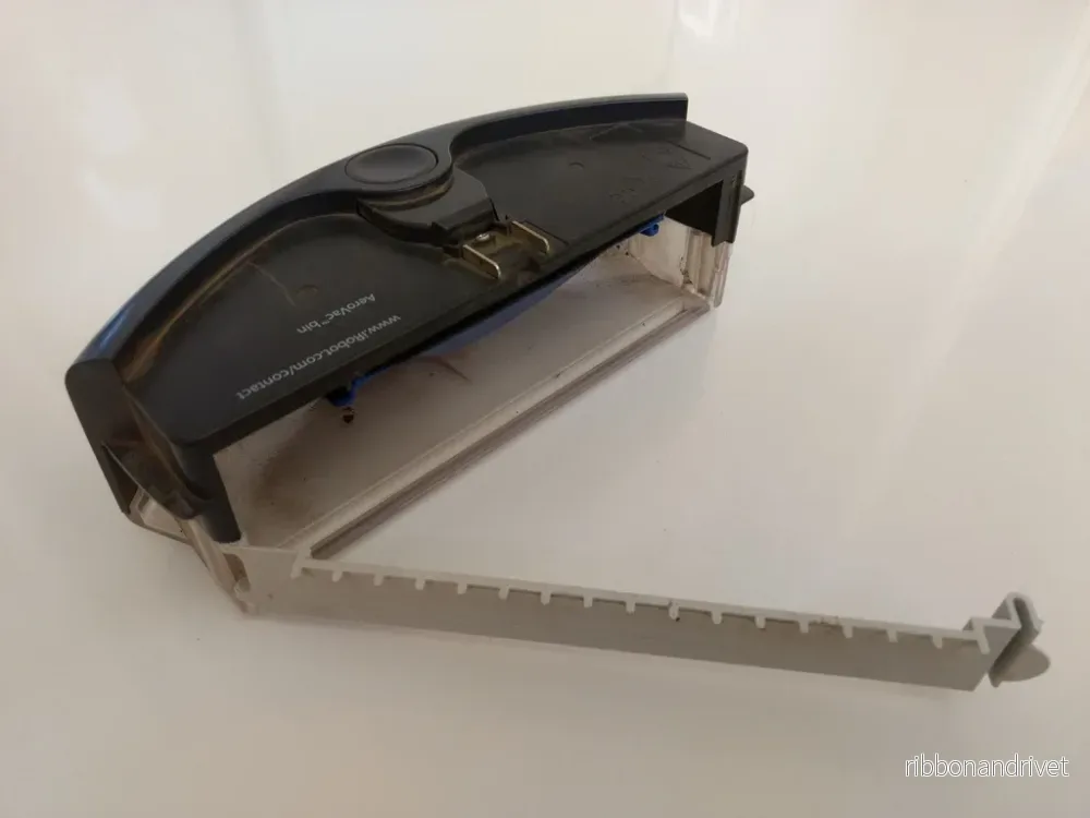 Förbättrad Roomba Aerovac-skåpsdörr - Bild 2