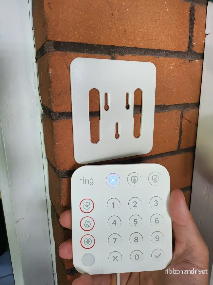 Väggfäste för Ring Alarm-knappsats (Gen 2) Väggfäste för Ring Alarm-knappsats (Gen 2)