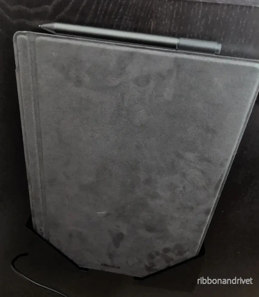 Väggmonterad laddningsdocka för Microsoft Surface Pro 5