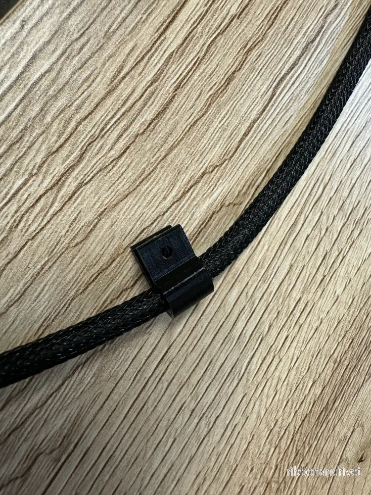 Kabelklämma för 5-6 mm kablar – Effektiv kabelorganisation