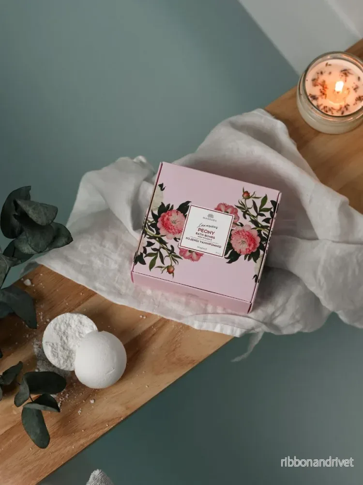Lyxig Pionbadbomb med Vitamin E – Set om 4 Lyxig Pionbadbomb med Vitamin E – Set om 4