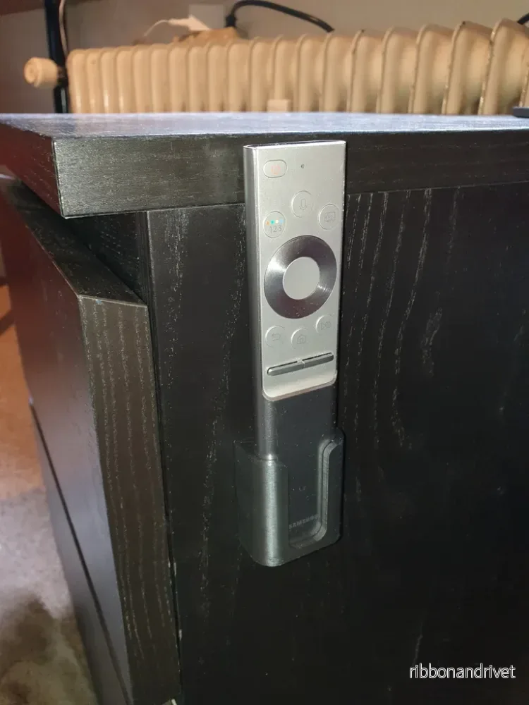 Väggmontering och stativ för Samsung Smart Remote BN59-01270A Väggmontering och stativ för Samsung Smart Remote BN59-01270A