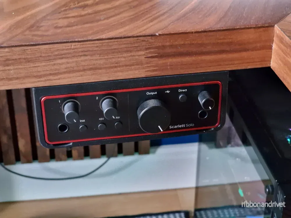 Skrivbordsfäste för Focusrite Scarlett Solo 4:e generationen