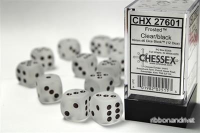 Chessex 16mm d6 med pips Tärningsblock (12 Tärningar) – Frostad Klar med Svart Chessex 16mm d6 med pips Tärningsblock (12 Tärningar) – Frostad Klar med Svart
