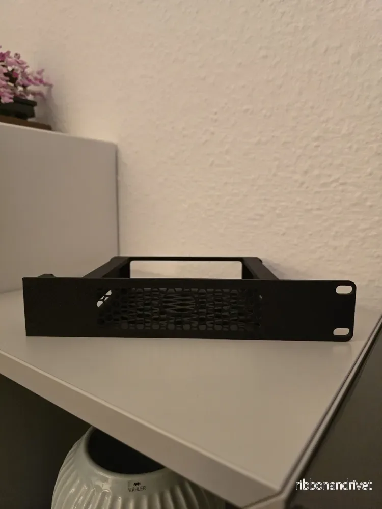19-tums rackfäste för Unifi UCG-Ultra/Max - Bild 2