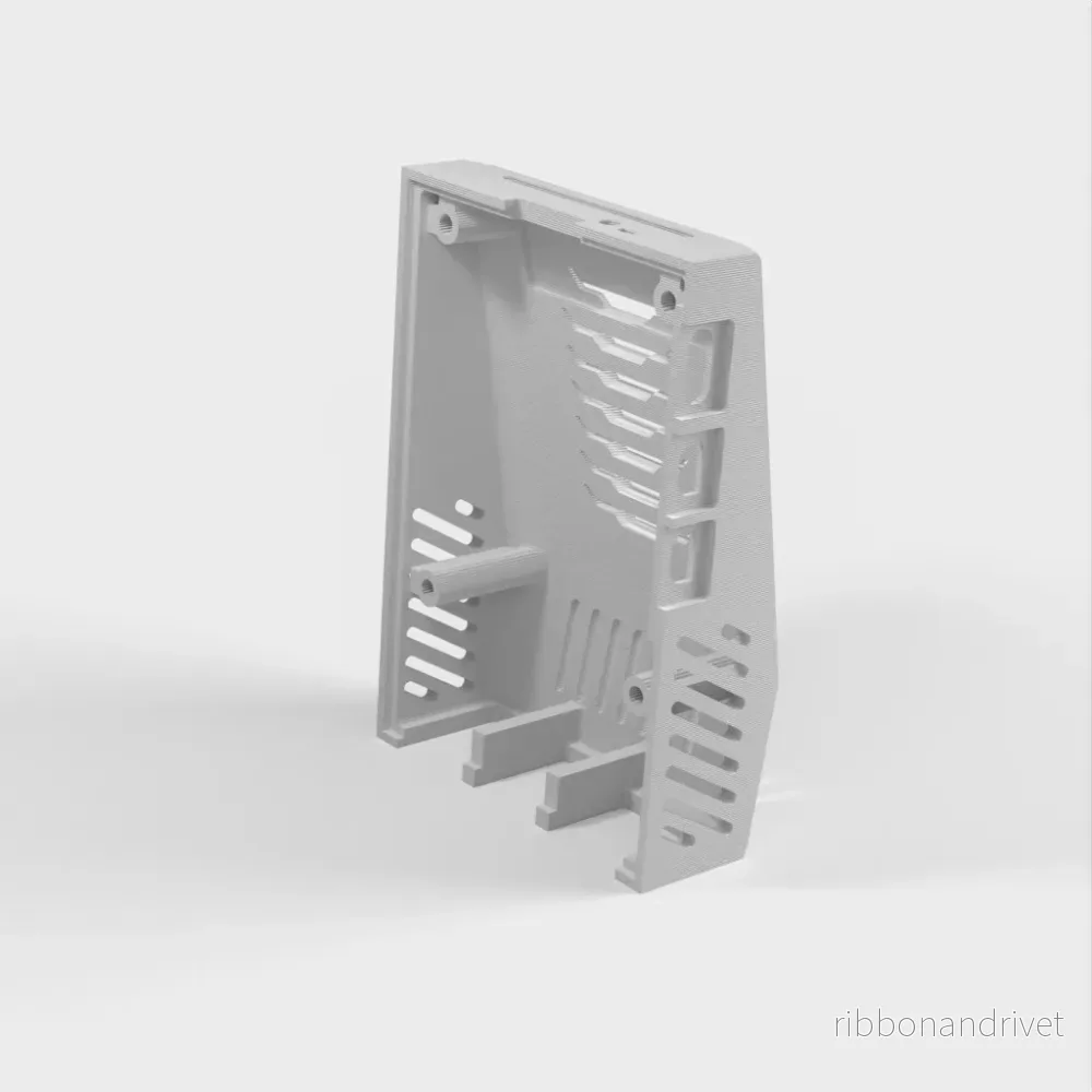 Raspberry Pi 5 fodral med ventilation och plats för originaltillbehör