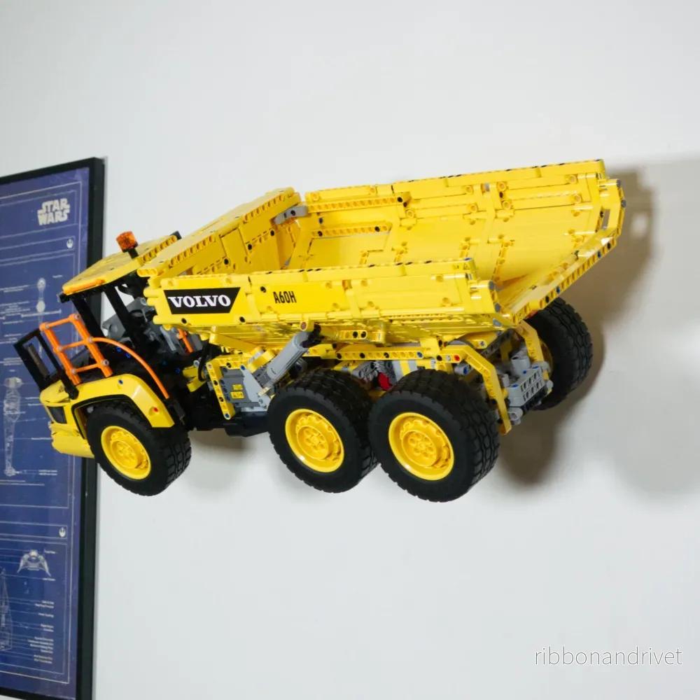 Väggfäste för LEGO Technic Volvo Hauler 42114
