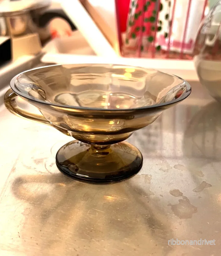 Dessertskålar med fat Dessertskålar med fat