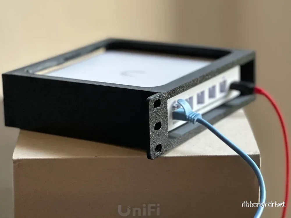 Rackmontering för UniFi UXG Max / UCG-Ultra (19"/10") - Bild 2