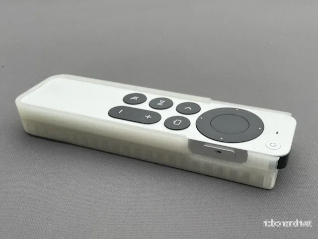 Skyddsfodral för Apple TV Remote (2021) med AirTag-hållare
