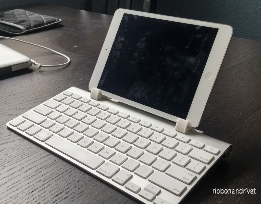 Remixad iPad Mini och Apple Wireless Keyboard Hållare
