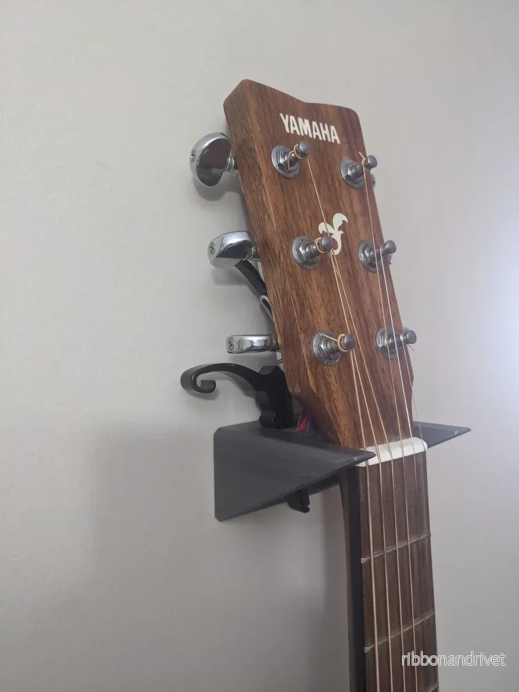 Gitarrväggfäste med tillbehörshållare Gitarrväggfäste med tillbehörshållare