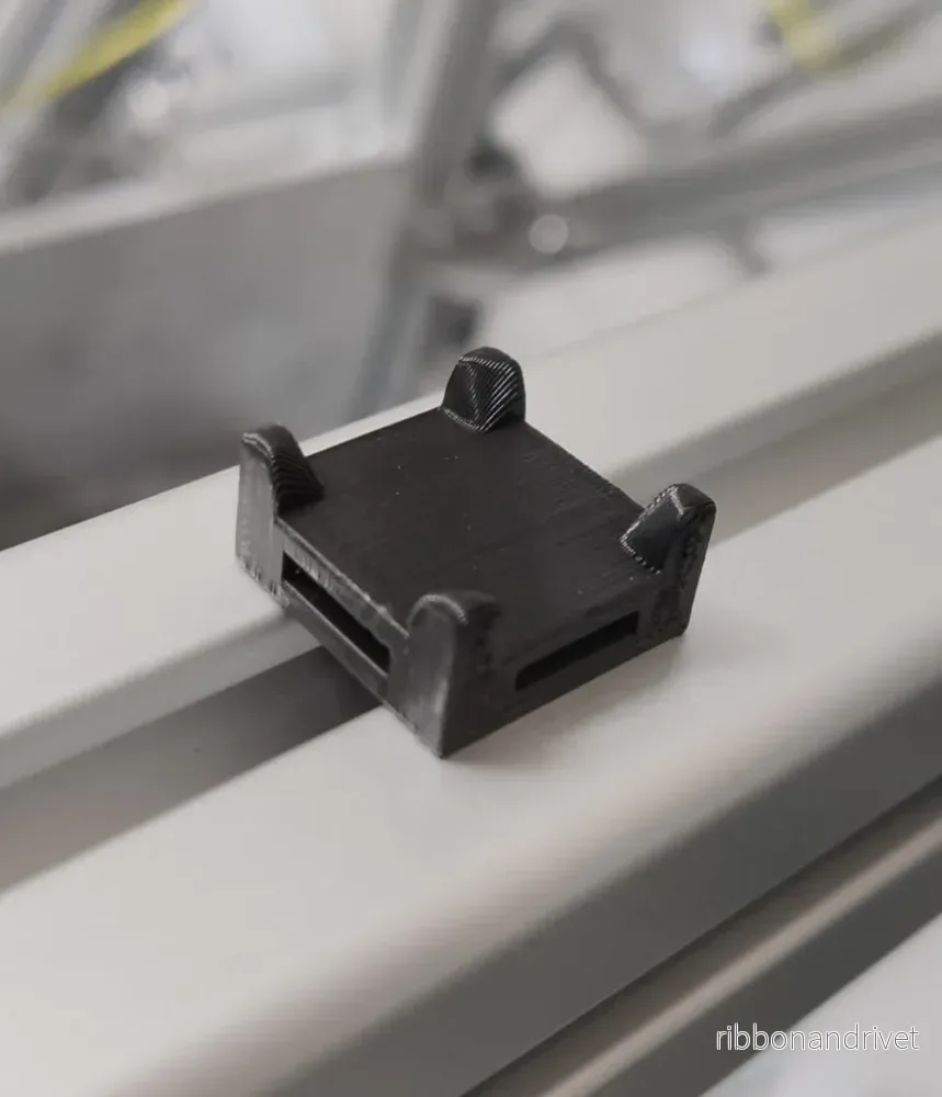 Kabelhanteringsband för 4040 aluminiumprofiler – Sim Racing Kabelhanteringsband för 4040 aluminiumprofiler – Sim Racing