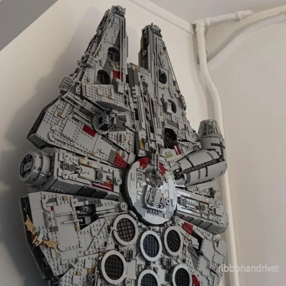 Vertikalt väggfäste för LEGO Millennium Falcon 75192