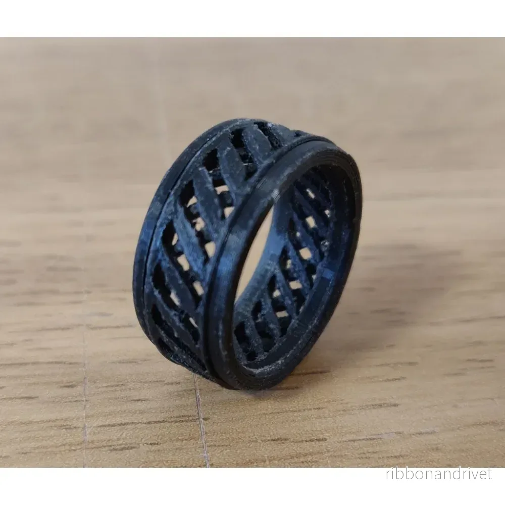 Diskret fidget-ring med roterande spinner