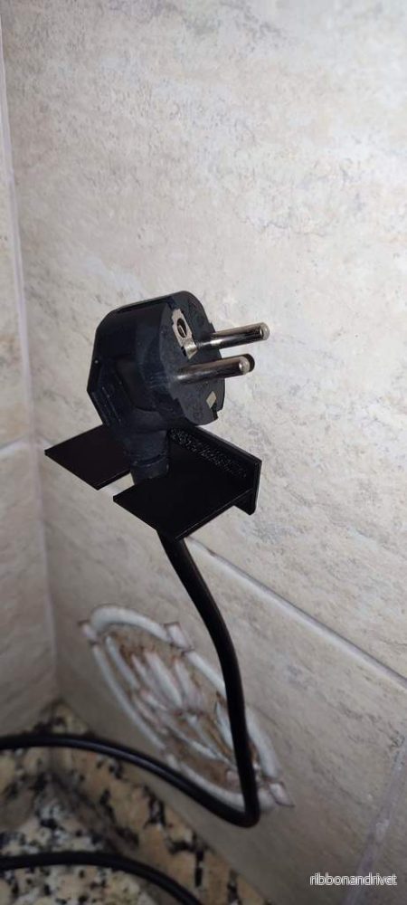 Universell kabelhållare för effektiv kabelhantering