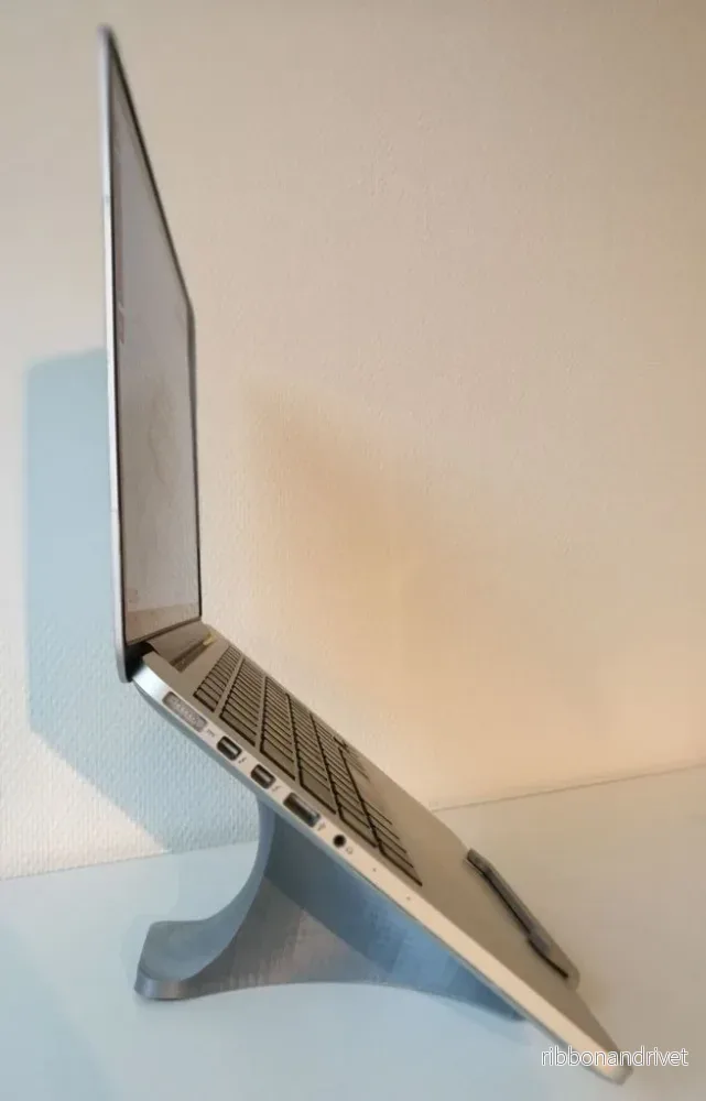 Elegant MacBook Pro-stativ för 13- och 15-tumsmodeller