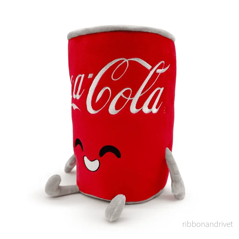 Youtooz: Coca Cola – Coca-Cola Burk Gosedjur (23 cm)