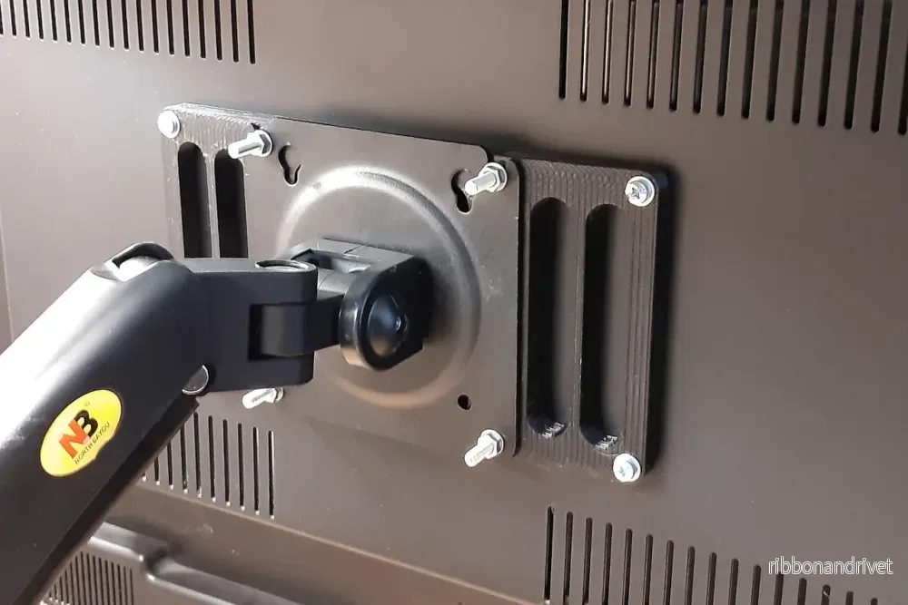VESA-adapter för skärmmontering: 100×100 till 200×100
